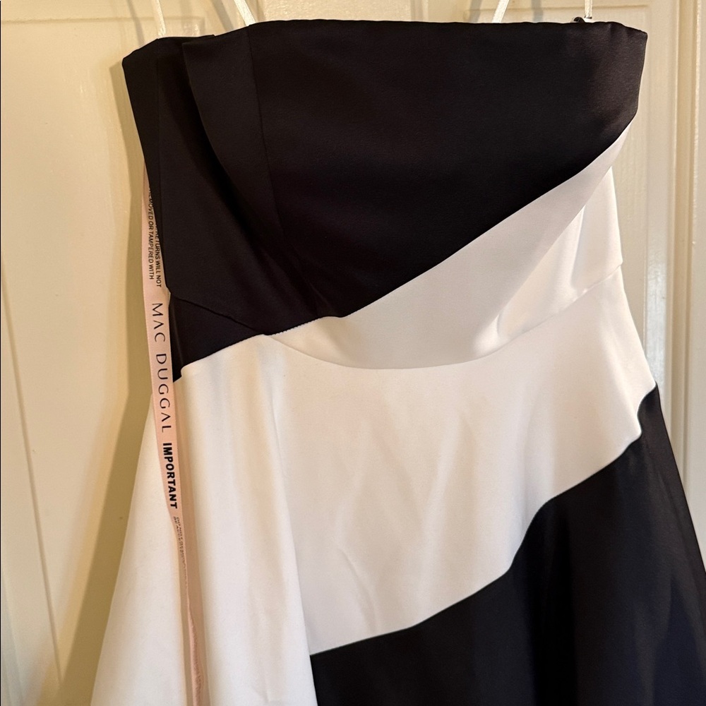 MAC DUGGAL
Black and White Striped Satin Strapless Ball Gown Anthropologie - Picture 6 of 14